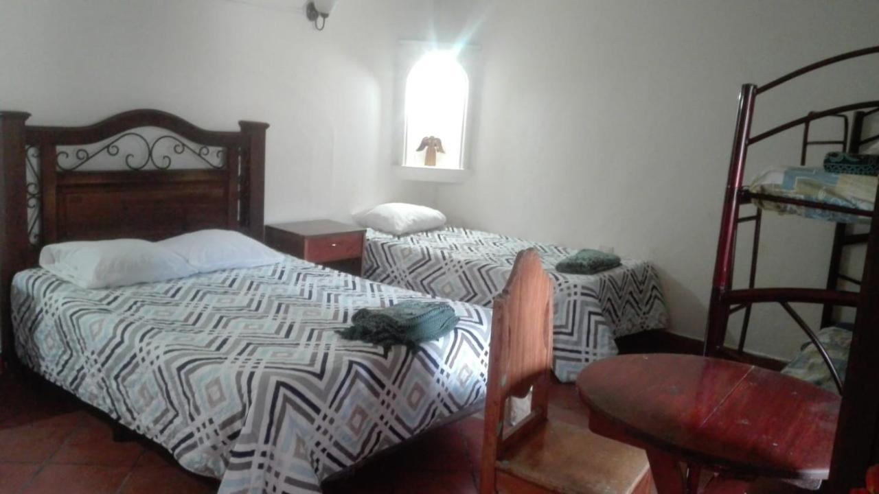Huellas Hostal Antigua Exterior foto